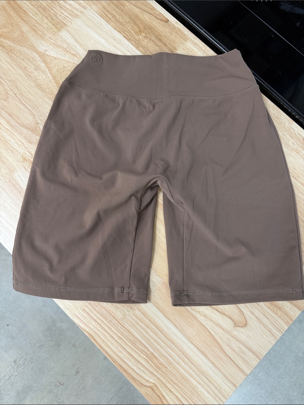 Stacci Athletics 6” inseam Lumi shorts in Macchiato- size med - Picture 2 of 5